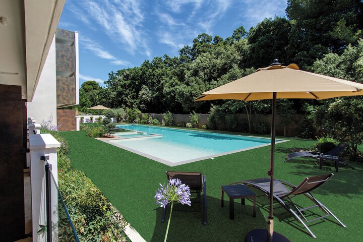 Hotel with Pool