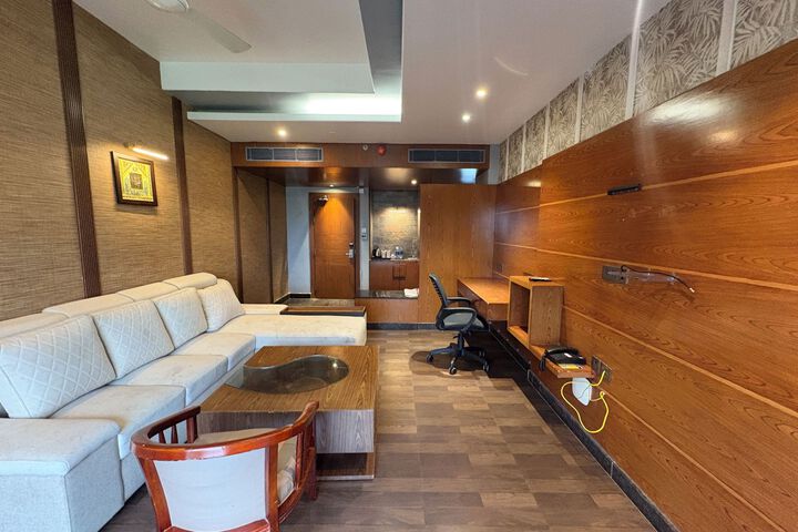 Room 43 of 65