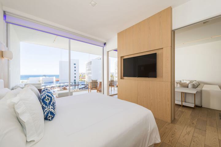 Room 15 of 163