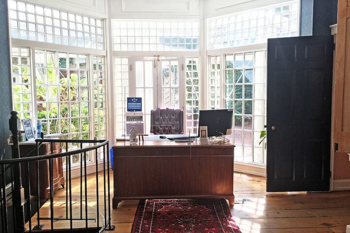 Concierge desk