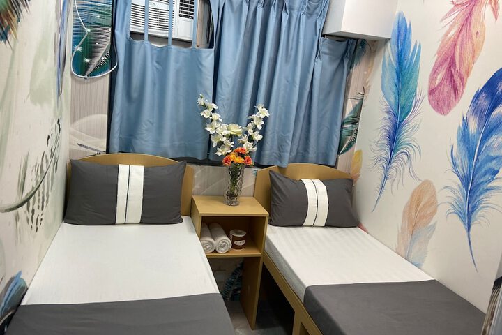 Room 13 of 31