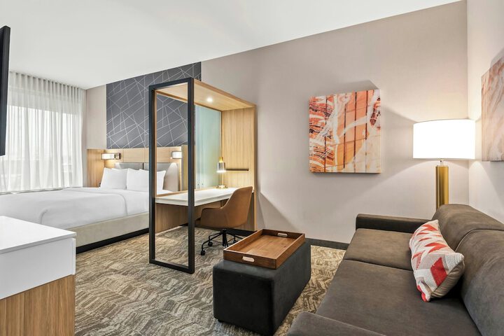 Room 16 of 40