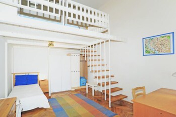 Room 6 of 12