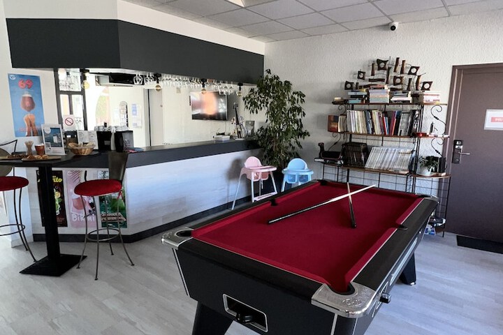 Lounge 88 of 97