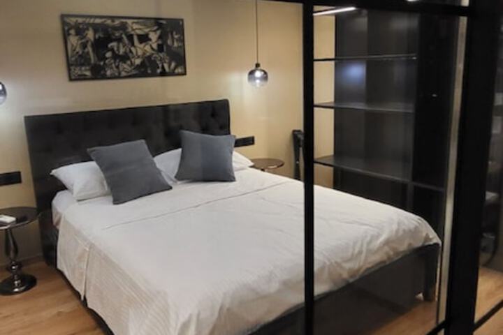 Room 25 of 43