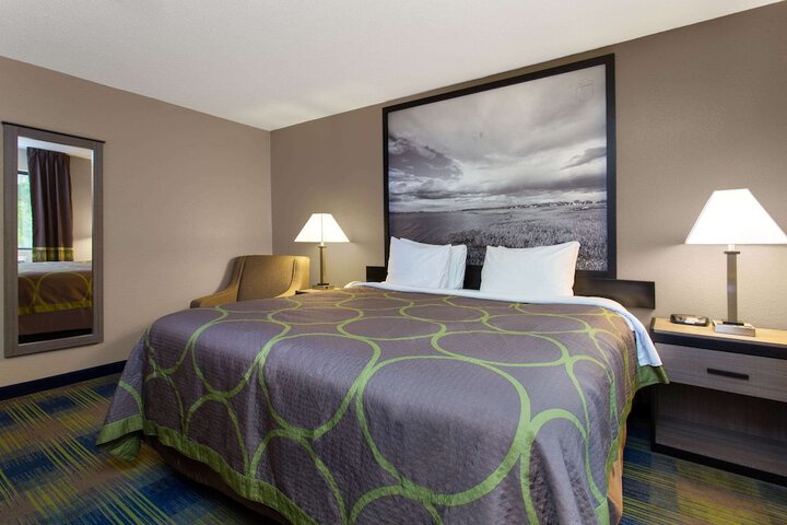 1 King Bed (9 of 13)