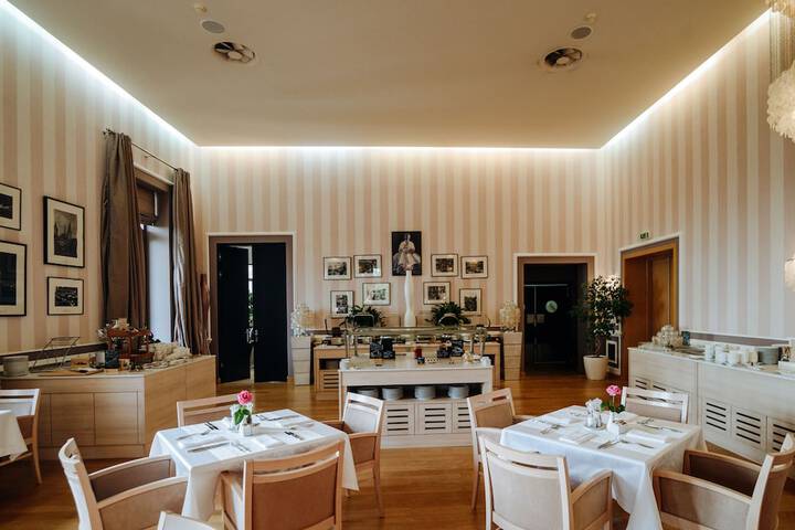 Dining 68 of 141