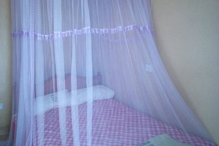 Room 6 of 16