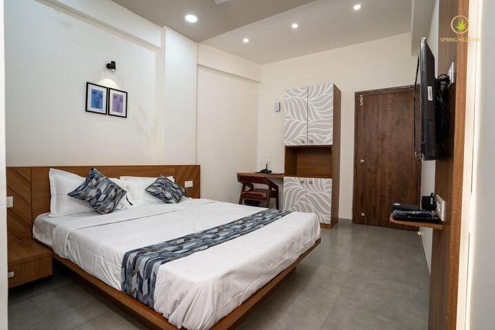 Room 3 of 9
