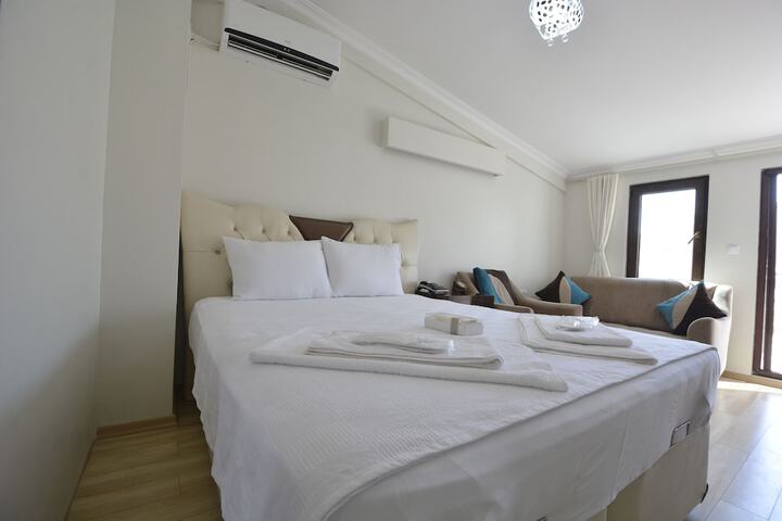Room 11 of 22