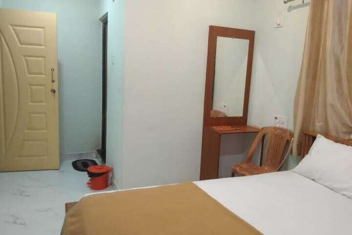 Room 9 of 40