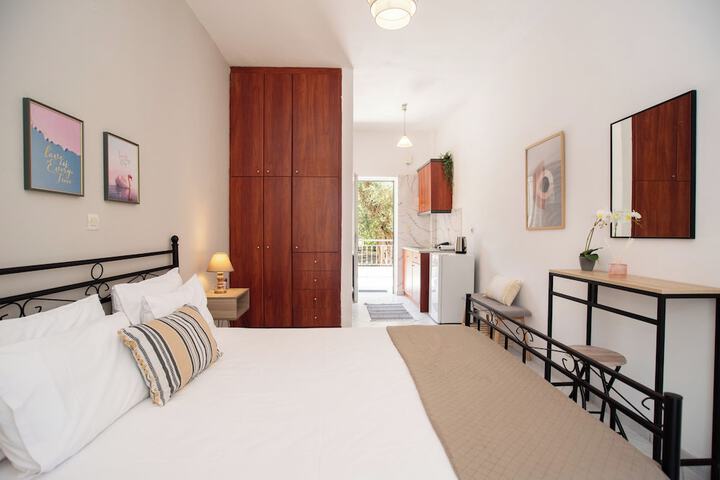 Room 3 of 73