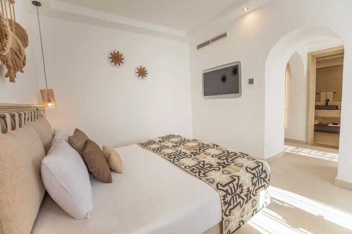 Room 5 of 118