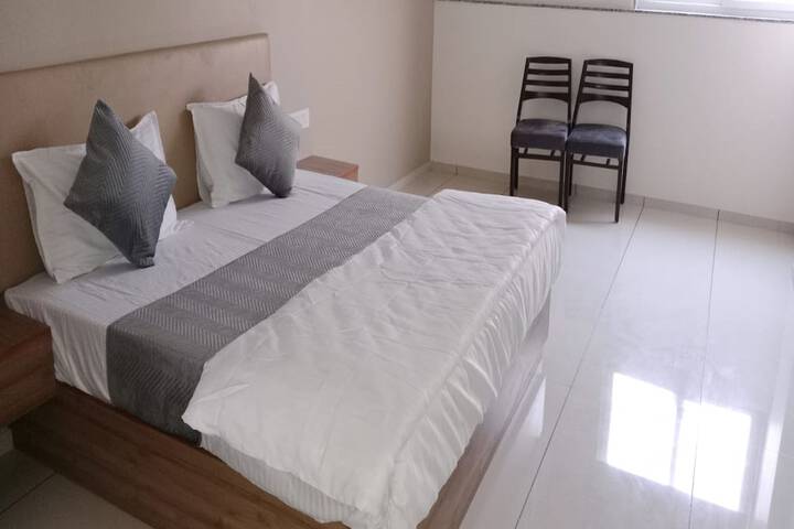 Room 6 of 27