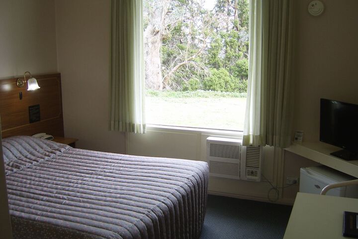 Room 4 of 87