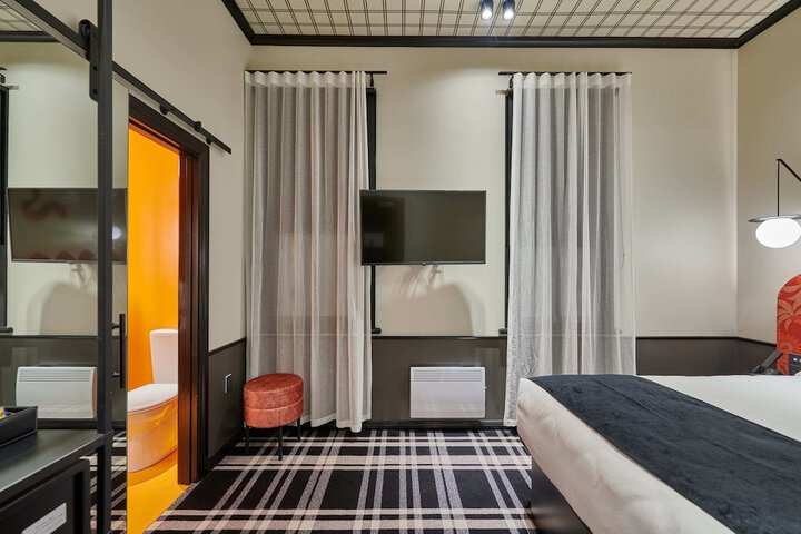 Room 7 of 44