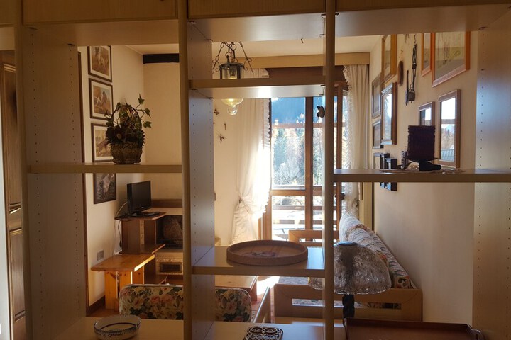 Room 8 of 15