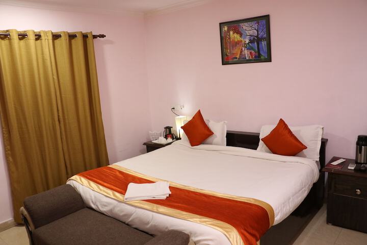 Room 4 of 33