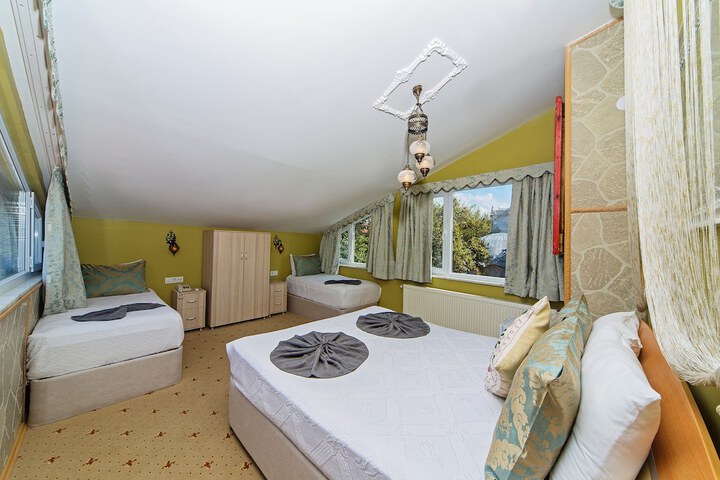 Room 12 of 47
