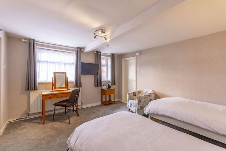 Room 4 of 40
