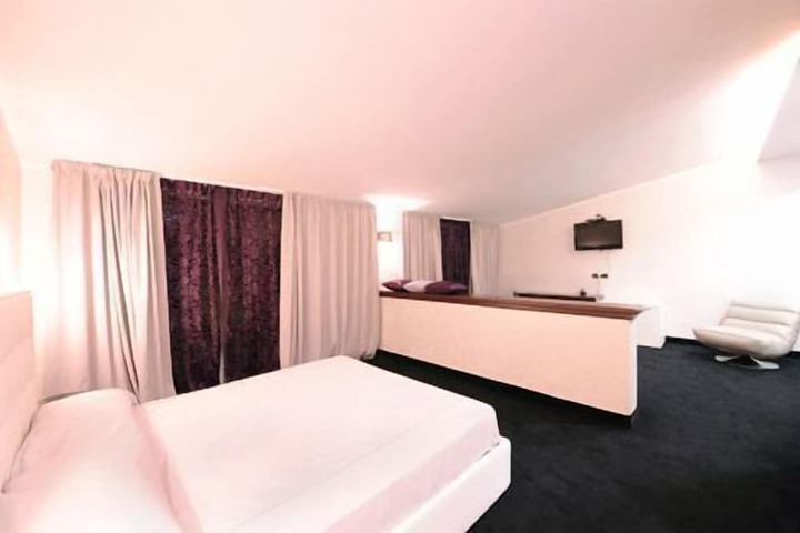 Room 22 of 98