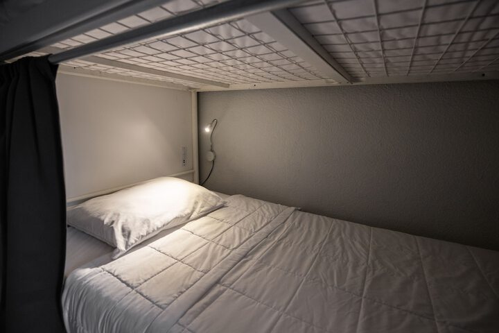 Room 4 of 32
