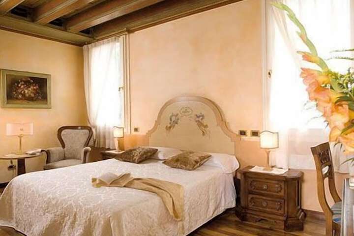Room 5 of 72