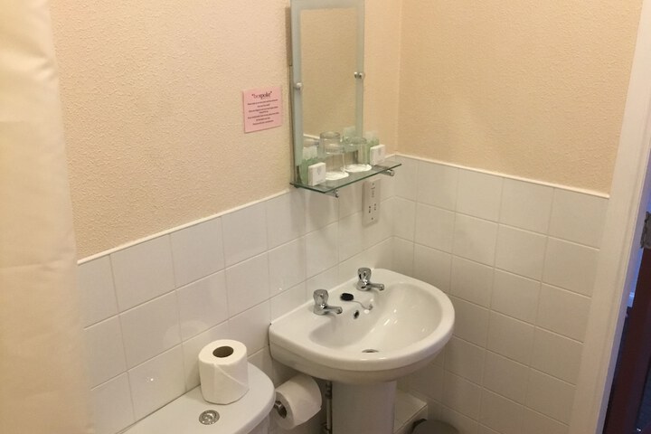 Room 25 of 42