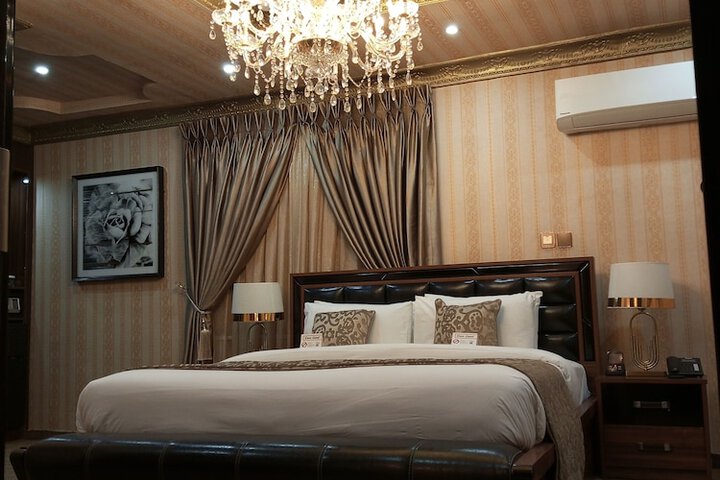 Room 15 of 77