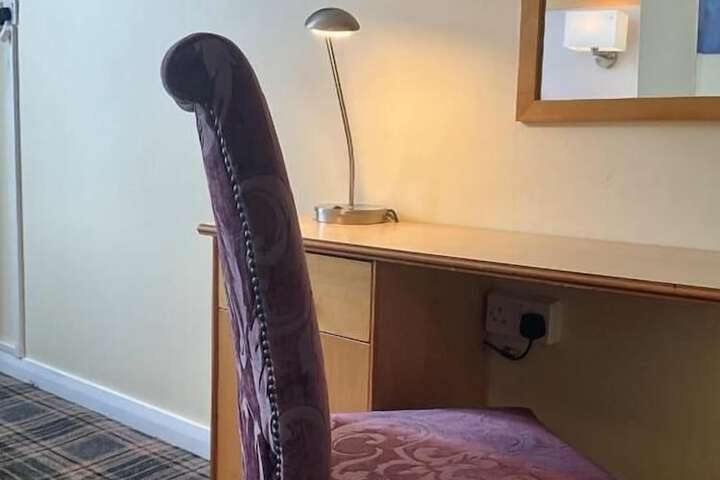 Room 8 of 83