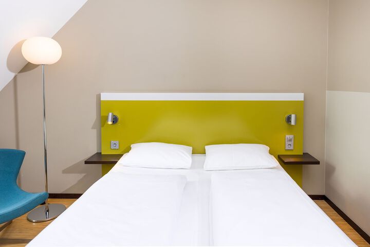 Room 28 of 71