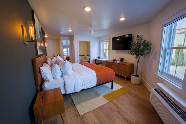Room 3 of 34