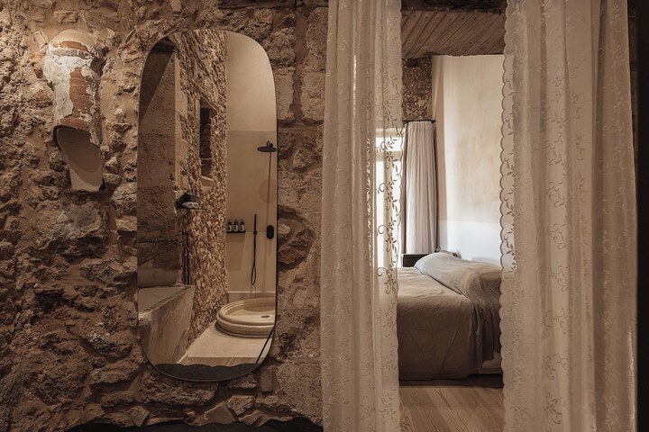 Room 43 of 79