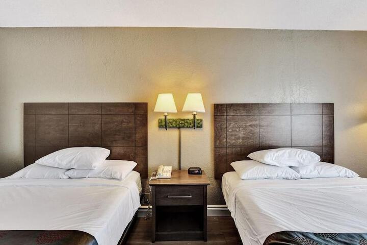 2 Double Beds Standard (2 of 15)