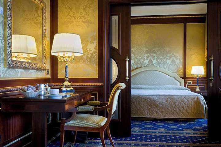 Room 15 of 180