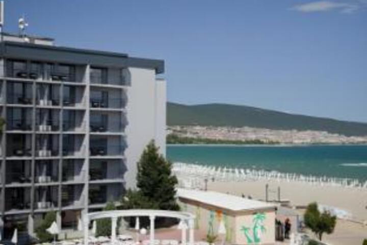 Platinum Hotel & Casino