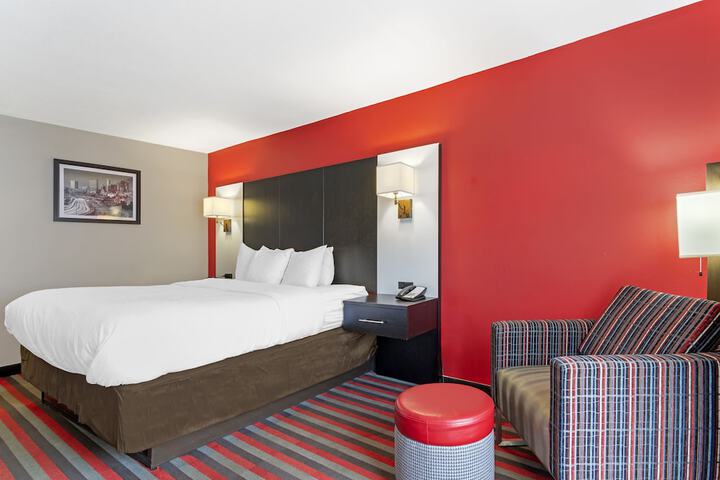 1 King Bed (1 of 14)