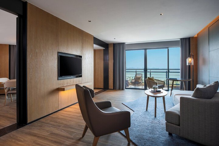Room 40 of 151