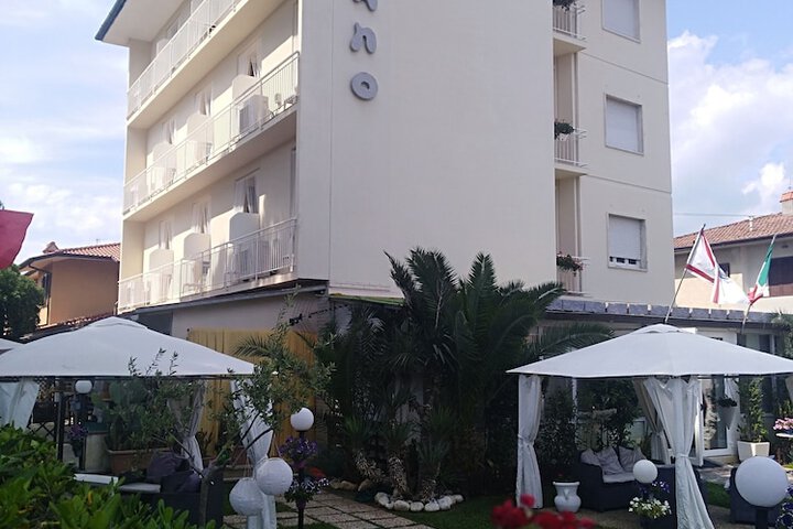 Hotel 18 of 24