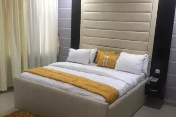 Room 2 of 3