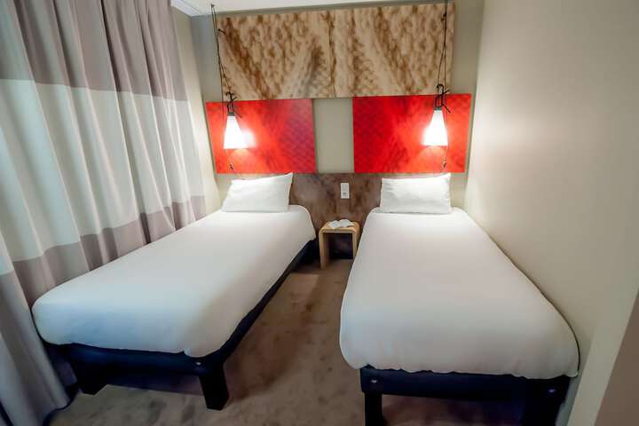 Room 8 of 65