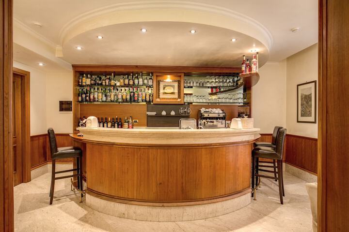 Lounge 60 of 76