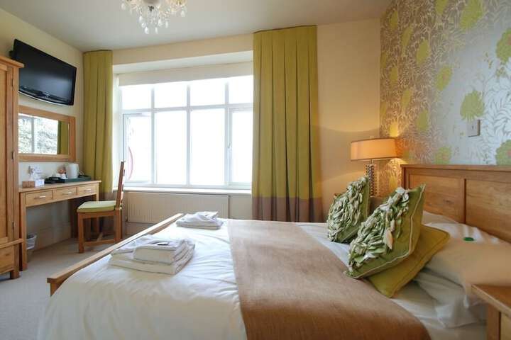 Room 13 of 28