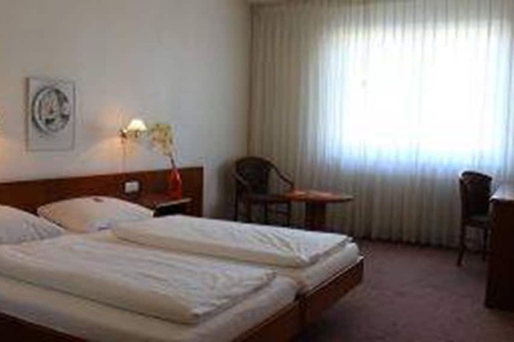 Room 6 of 21