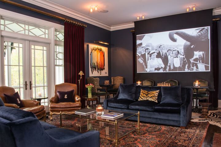 Lounge 52 of 63