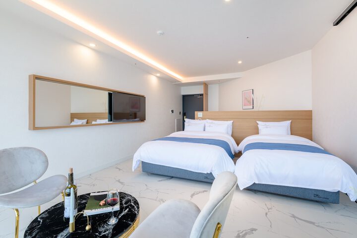 Room 16 of 35
