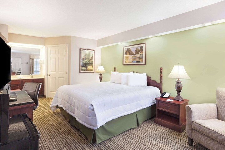 1 King Bed Mobility Accessible (8 of 9)