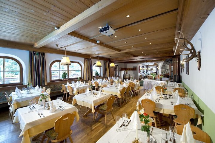 Dining 7 of 12