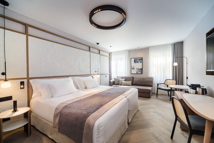 Room 12 of 66