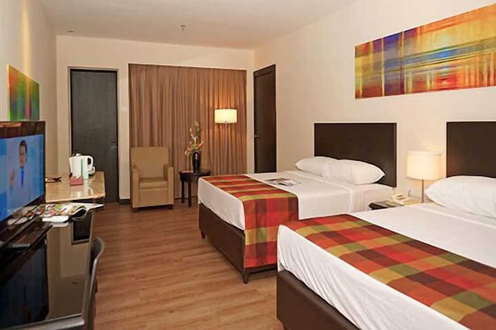 Room 9 of 25